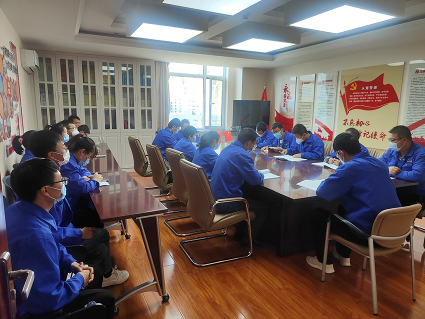 隴神戎發生產第一黨支部組織收看中國共產黨第二十次全國人民代表大會開幕盛況