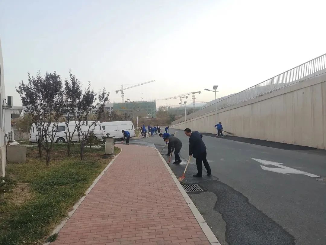 文明始于心 潔凈踐于行——隴神戎發開展駐廠人員大掃除活動