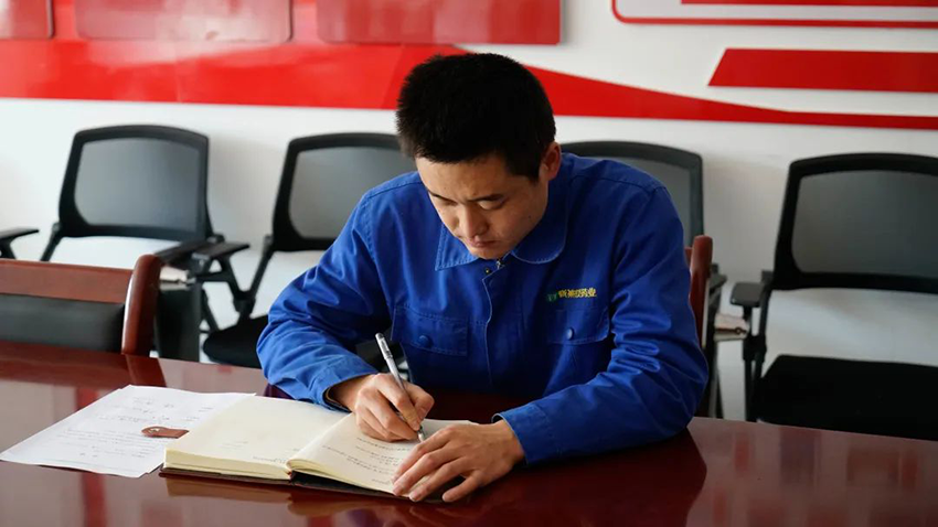 【以夢為馬未下鞍 逐夢前行再奮蹄】甘肅藥業集團一屆三次職代會暨2023年工作會精神宣貫系列——專訪2022年度先進工作者邵世軍【以夢為馬未下鞍 逐夢前行再奮蹄】甘肅藥業集團一屆三次職代會暨2023年工作會精神宣貫系列——專訪2022年度先進工作者邵世軍