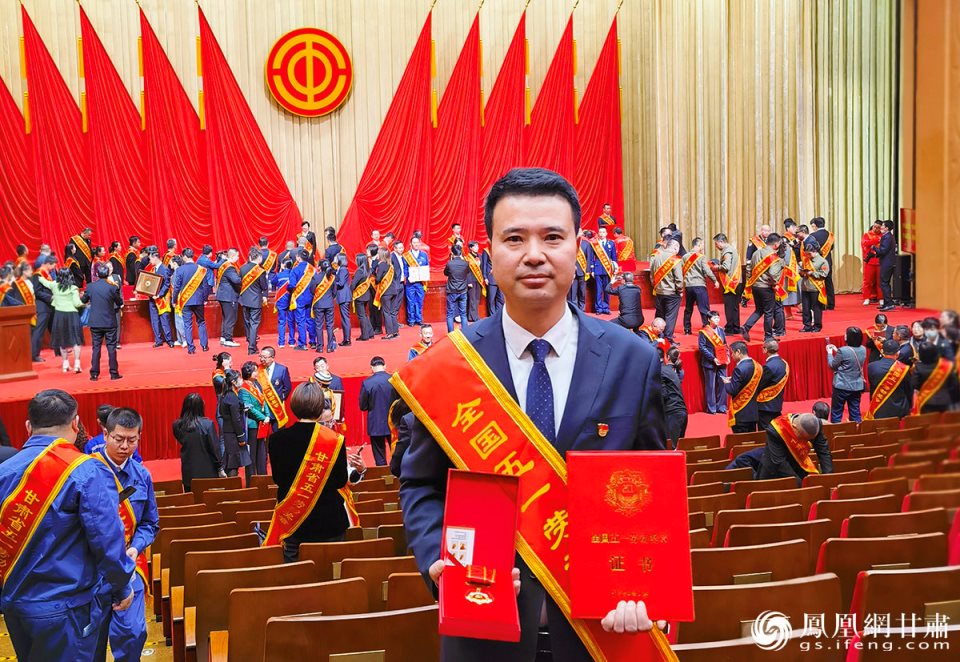 【全國先進】“一”心研好藥 “杰”出青年捧起全國五一勞動獎章