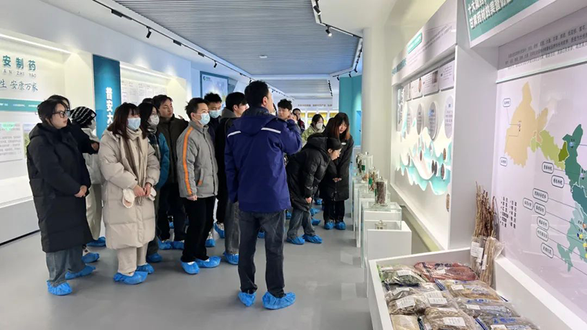 甘肅政法大學一行參觀隴神戎發(fā)并召開交流討論會