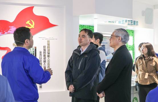 國家發(fā)展改革委創(chuàng)新驅動發(fā)展中心調研組一行到隴神戎發(fā)調研