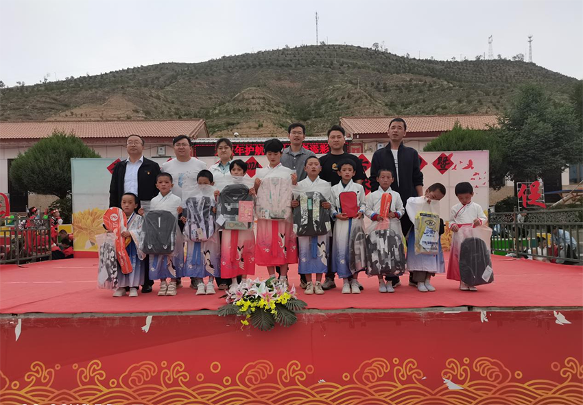 【集團(tuán)要聞】殷殷細(xì)語關(guān)懷備至 情暖鄉(xiāng)村閃閃童心 甘肅藥業(yè)集團(tuán)開展慶“六一”結(jié)對(duì)關(guān)愛活動(dòng)