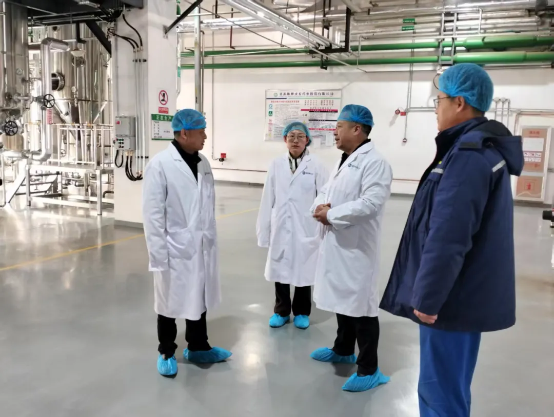 【集團(tuán)要聞】周榮到集團(tuán)生產(chǎn)企業(yè)慰問(wèn)一線職工，檢查安全、值班工作