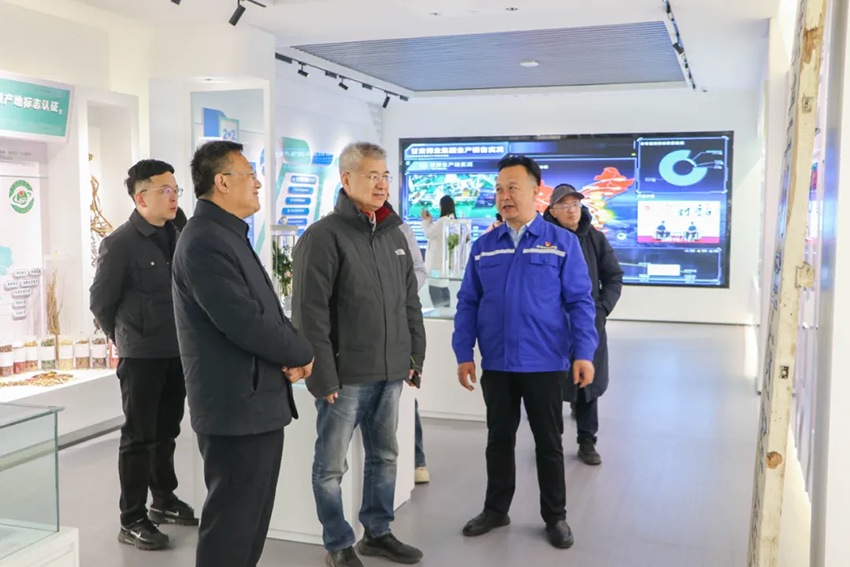 中國科協院士專家組到隴神戎發調研