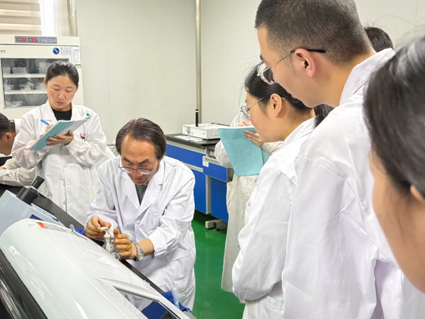 【研究院新聞】國方檢測公司開展中藥材顯微鑒別技術培訓，全面提升員工實際操作能力